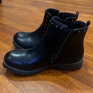 Short ankle boots size 3